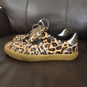 GBG Women's Shoes (Size 8) ~ NWT